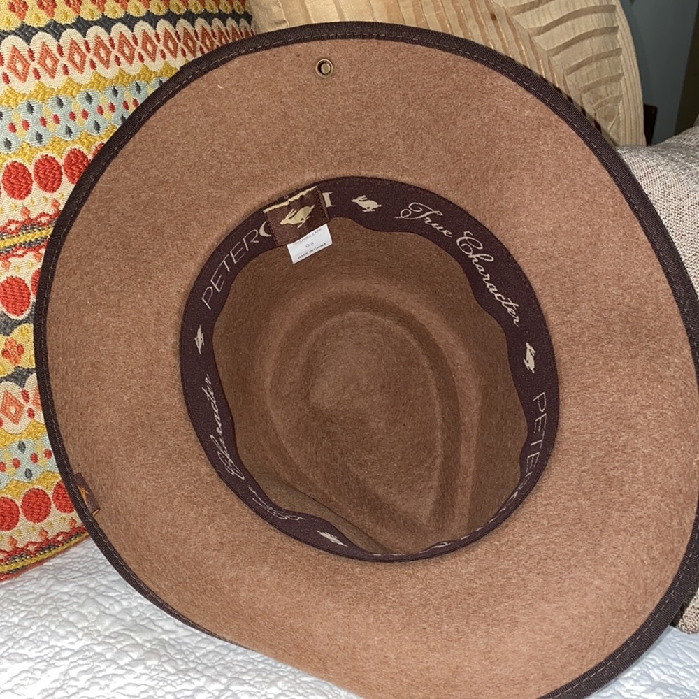 Hat - Picture 5 of 7